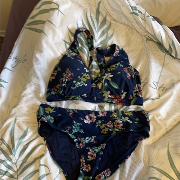 Bathing suit - Picture 1 of 3